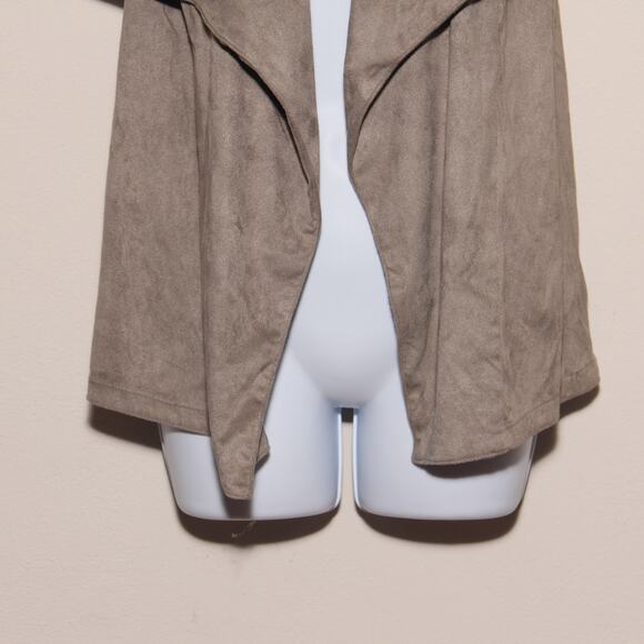 Romeo & Juliet Couture Faux Suede Vest Size Small - Picture 3 of 7